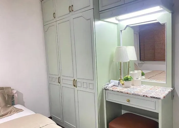 7 Beds Emquartier Btsthonglor Phrom Phong Villa *