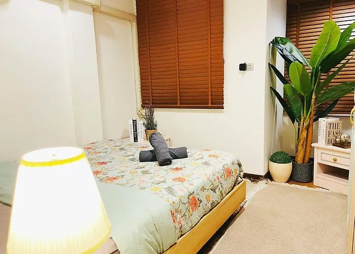 7 Beds Emquartier Btsthonglor Phrom Phong Villa *