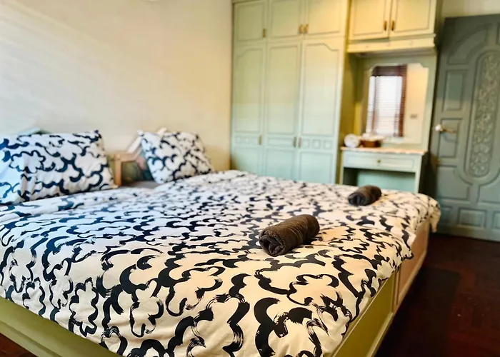 7 Beds Emquartier Btsthonglor Phrom Phong Villa *